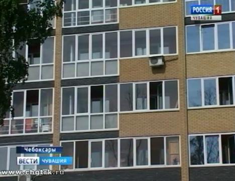 В Чебоксарах трое малышей выпали из открытых окон