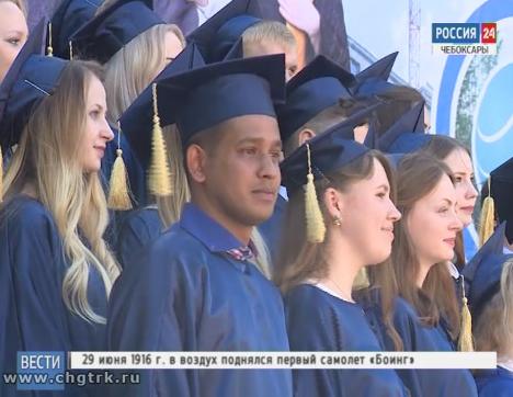 Лучшим выпускникам Чувашского госуниверситета вручили почётные свидетельства