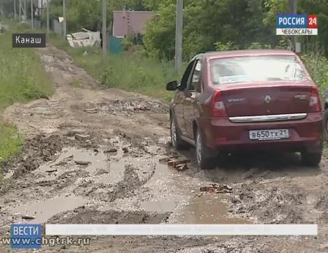Жители одного из микрорайонов Канаша годами вынуждены ходить по грязи