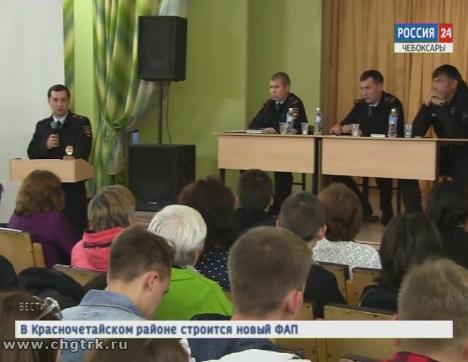 Чувашские участковые общаются с горожанами