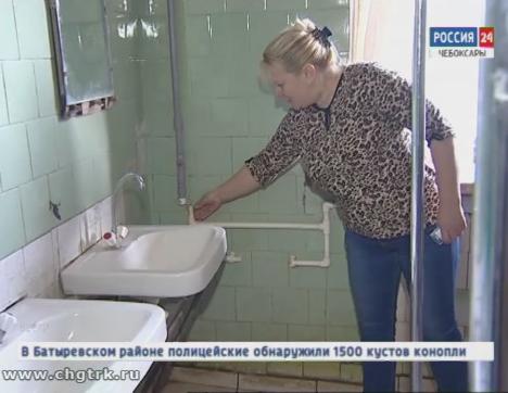 Жильцы чебоксарской многоэтажки терпят неудобства из-за отсутствия нормального водоснабжения