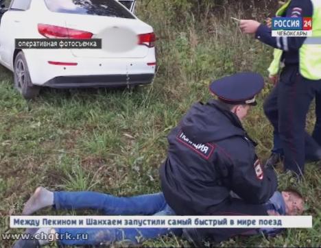 В Урмарах злоумышленник с пистолетом угнал машину у женщины