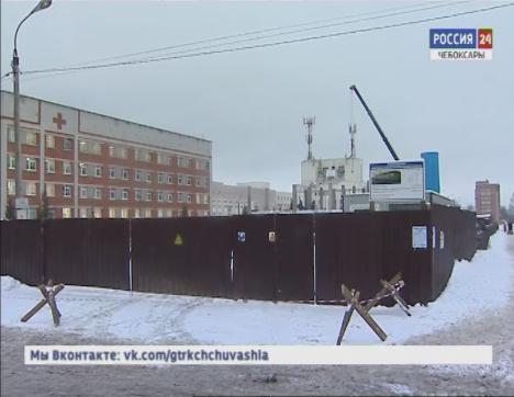 Жители Чебоксар жалуются на стройку, которая развернулась перед детской больницей