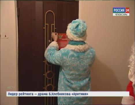 Судебные приставы с Дедом Морозом провели рейд по неплательщикам за энергоресурсы