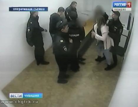 В Чебоксарах двух девушек обвиняют в нападении на полицейских