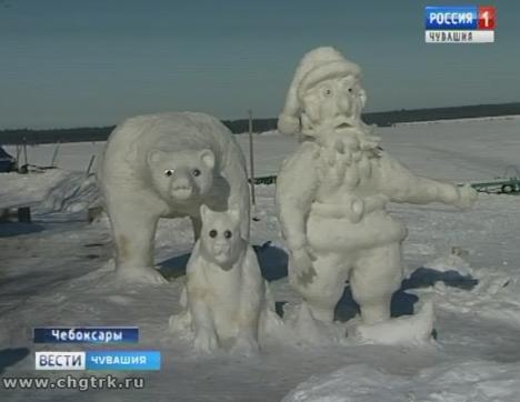 Скульптор-любитель из Чебоксар украсил набережную Волги фигурами из снега и льда