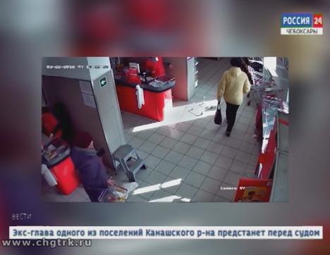 В Чебоксарах полицейские устанавливают подозреваемую в хищении оставленного без присмотра кошелька