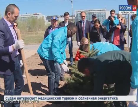 Посол республики Судан Надир Бабикера и глава Чувашии Михаил Игнатьев заложили Аллею предпринимателей