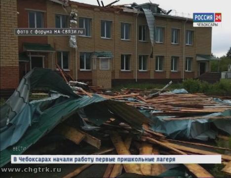 Больше 30 деревьев повалило в Чувашии из-за грозы и сильного ветра