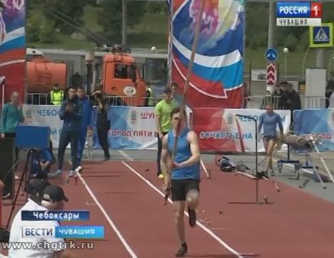 На Красной площади прошли Всероссийские соревнования по прыжкам с шестом  