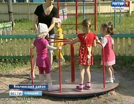 Благодаря федеральному гранту в Яльчиках установили детские спортивно-игровые комплексы 