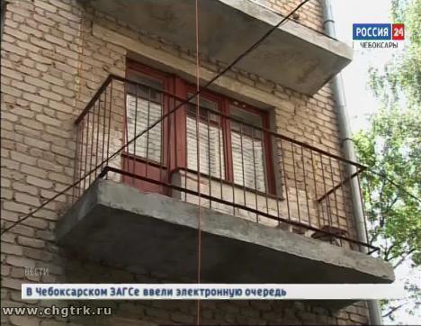 В Чебоксарах продолжается ремонт фасадов и балконов