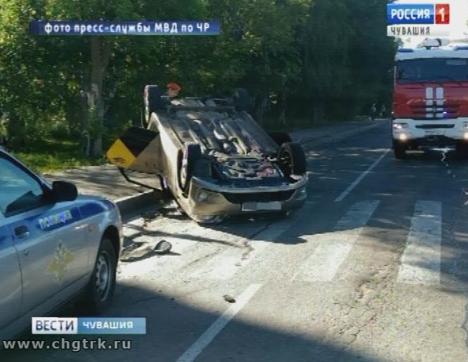 В Чебоксарах пьяный таксист пытался скрыться от полиции и перевернулся