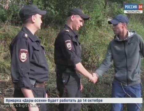 Двое сотрудников чебоксарской патрульно-постовой службы спасли из горящего дома спящих людей