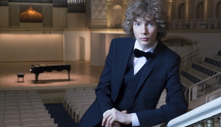 Финалист конкурса «Синяя птица» телеканала «Россия 1» Иван Бессонов стал победителем конкурса молодых музыкантов «Евровидение 2018»