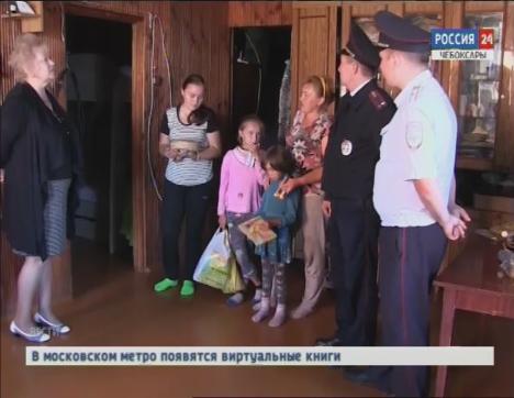 Чувашские полицейские и общественники присоединились к акции «Соберём ребенка в школу»