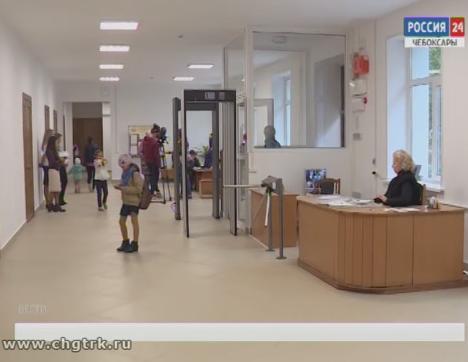 Еще один этап пройден: в Чебоксарской детской музыкальной школе имени Максимова капитально отремонтировали холл и первый этаж