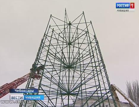 В Чебоксарах начали устанавливать главную ёлку