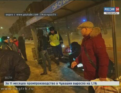 В Чебоксарах пьяный полицейский на светофоре сбил женщину с ребёнком