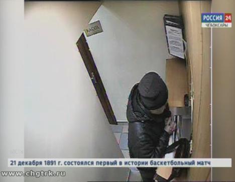 Ловкость рук и 40 000 в кармане: криминальный фокусник из Московской области обманул сотрудницу банка в Чебоксарах