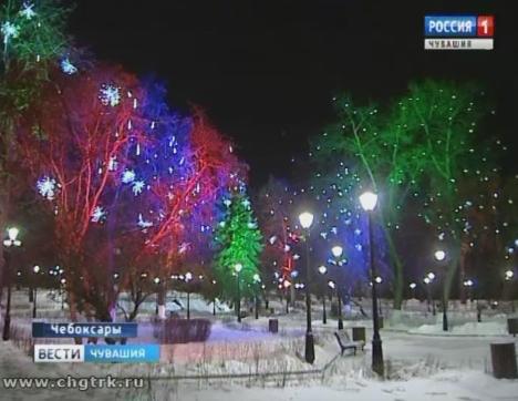 Яркие арт-объекты, ели, гирлянды: столица Чувашии готова к новогодним праздникам