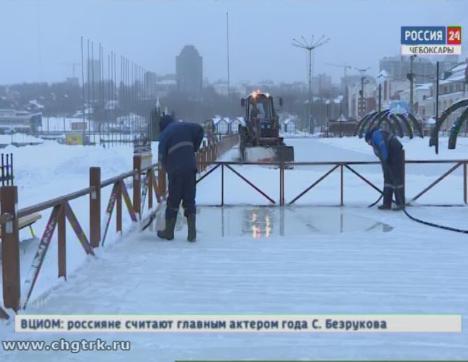 Новогодние каникулы по-спортивному: на Красной площади залили большой  каток, а на Московской  набережной будет лыжная трасса