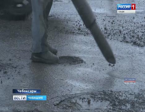 Чебоксарские дорожники активно латают дыры на магистралях