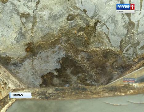 Стены ходуном ходят: одна из многоэтажек в Цивильске находится в аварийном состоянии