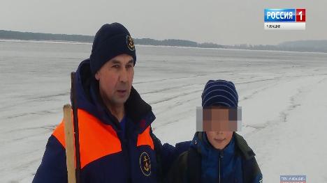Сотрудник новочебоксарского МЧС спас провалившегося под лёд 12-летнего подростка