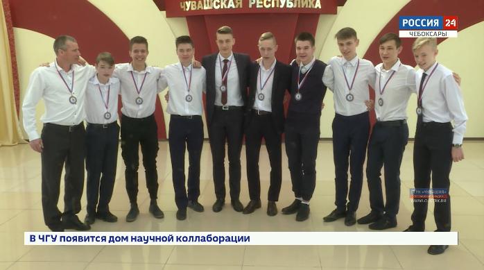 Михаил Игнатьев поздравил юных мини-футболистов с третьим местом на всероссийском школьном турнире