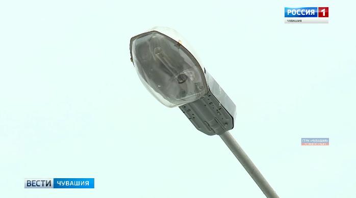 Жители микрорайона «Садовый» вынуждены по вечерам добираться домой в кромешной тьме из-за периодически гаснущих фонарей 