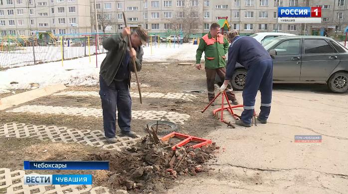 Во дворах Чебоксар демонтируют самовольно установленные блокираторы и цепи