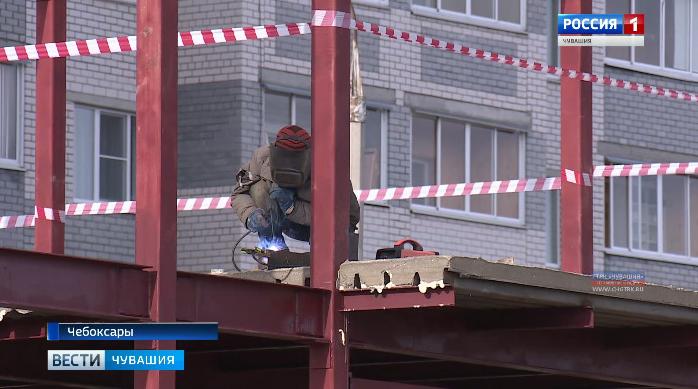  Неопознанный объект: жителей одной из многоэтажек в Новоюжном районе Чебоксар беспокоит стройка в непосредственной близости к их дому