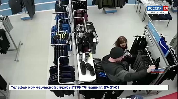 Товар мимо кассы: полицейские задержали подозреваемых в серии краж спортивной одежды из торговых центров