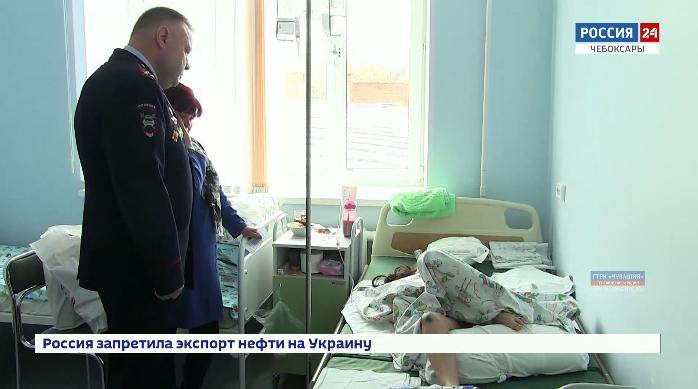 Сотрудники Госавтоинспекции напоминают и водителям, и пешеходам об обоюдной внимательности на дорогах