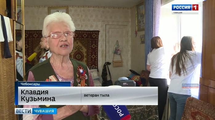 Волонтёры помогают ветеранам войны прибираться в квартирах