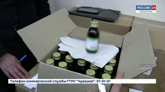 Чебоксарские полицейские изъяли около 17000 емкостей спиртосодержащей жидкости на сумму полмиллиона рублей