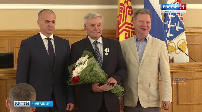 Первого руководителя Единой диспетчерской службы города Валерия Гладкова наградили  медалью  «За заслуги перед городом Чебоксары»