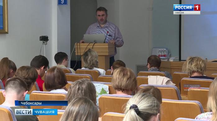 Руководитель движения «Белая трость» Олег Колпащиков провел для чувашских офтальмологов мастер-класс по реабилитации незрячих 