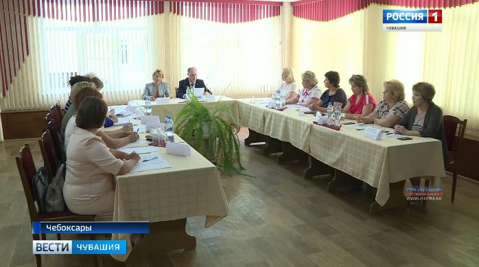 В преддверии профессионального праздника социальные работники обсудили, как защитить женщин от домашнего насилия