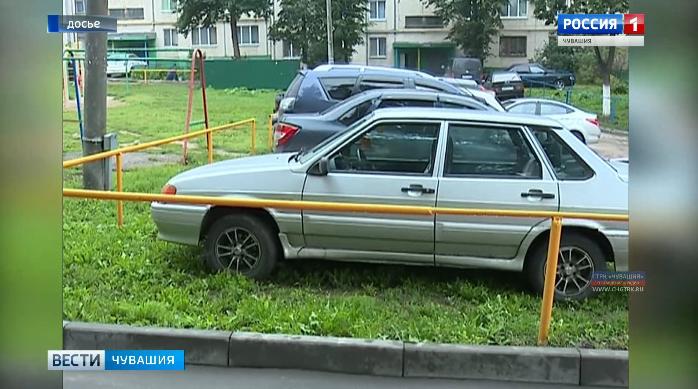 За парковку на детских площадках и газонах чебоксарским водителям будут выписывать штраф