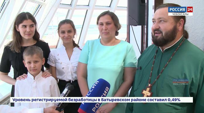 Самым крепким семьям Чувашии глава республики Михаил Игнатьев вручил ордена «За любовь и верность»