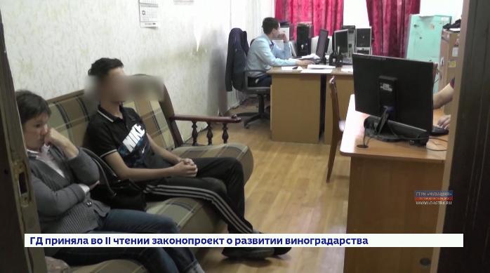 В Новоюжном районе Чебоксар компания подростков дважды ограбила киоск с фруктами и овощами