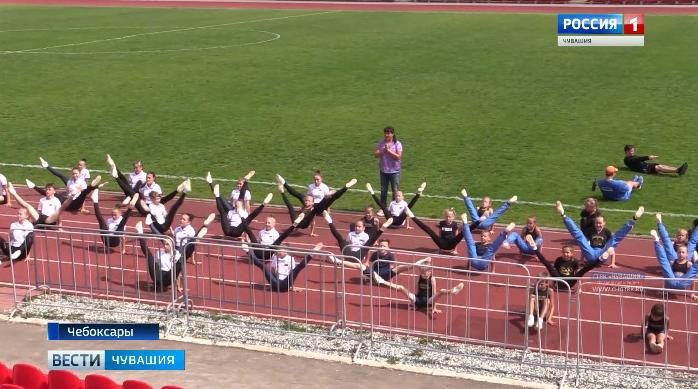 Юные аэробные гимнасты с ребятами из других  регионов проводят на чебоксарском стадионе «Спартак» совместные установочные сборы 