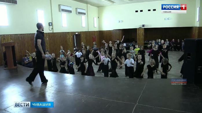 Спортсмены-бальники со всей страны оттачивают танцевальное мастерство в «Лесной сказке»