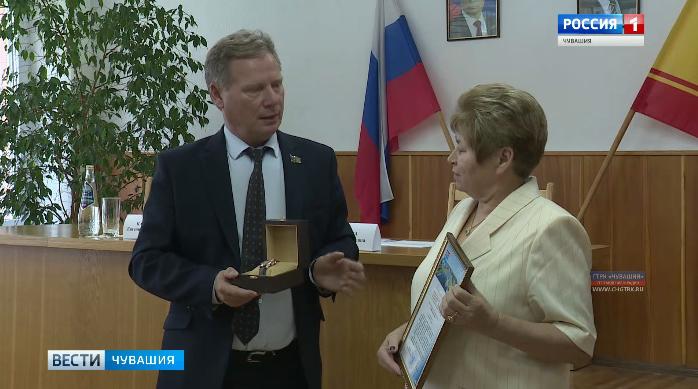 Директору чебоксарского хлебозавода №1 Елене Бадаевой вручили юбилейную медаль