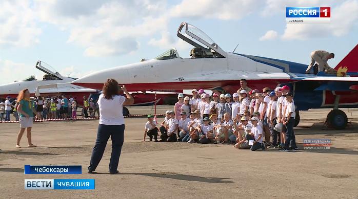 Более трех тысяч чебоксарских  ребят пообщались с асами из команды «Стрижей»