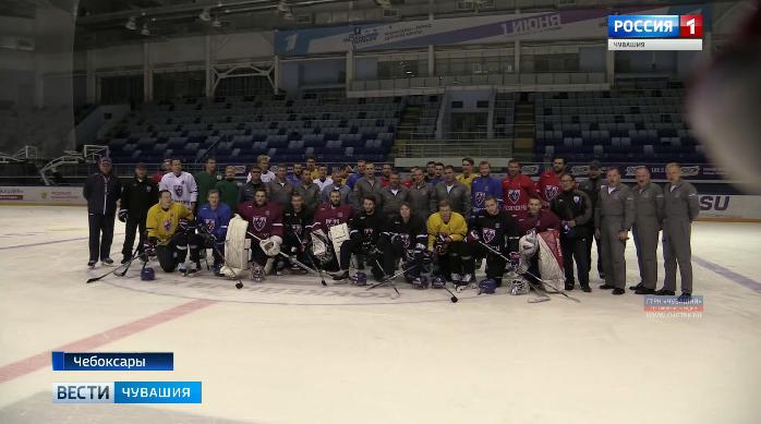  Пилотажная группа «Стрижи» сразилась в хоккей с командой чебоксарской городской администрации