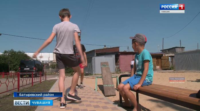 В селе Батыреве благоустраивают дворы