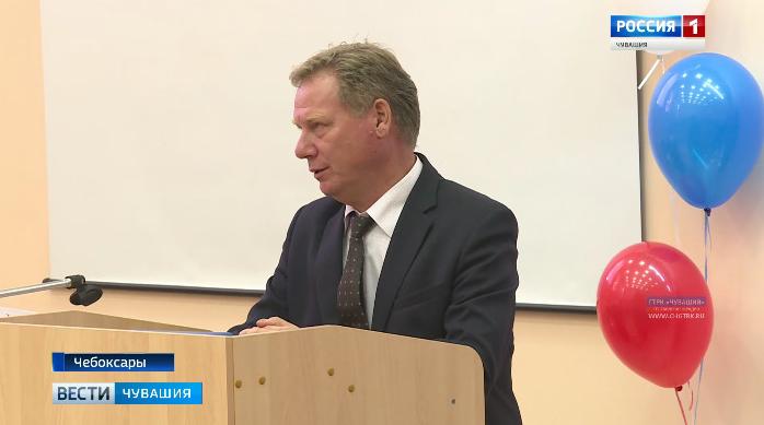 Глава города Евгений Кадышев поздравил первокурсников чебоксарского филиала МГЭУ с новым учебным годом